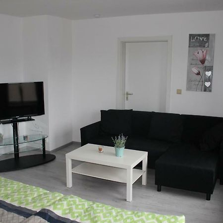 Gut gelegenes Appartment mit Wifi, Parkplatz, Wama, Trockner usw. Kaiserslautern Exterior foto